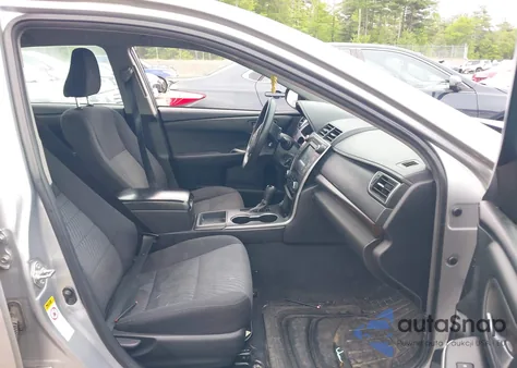 2015 Toyota Camry Le/Se/Xle/Xse z USA, uszkodzony, nr VIN 4T1BF1FK4FU070670